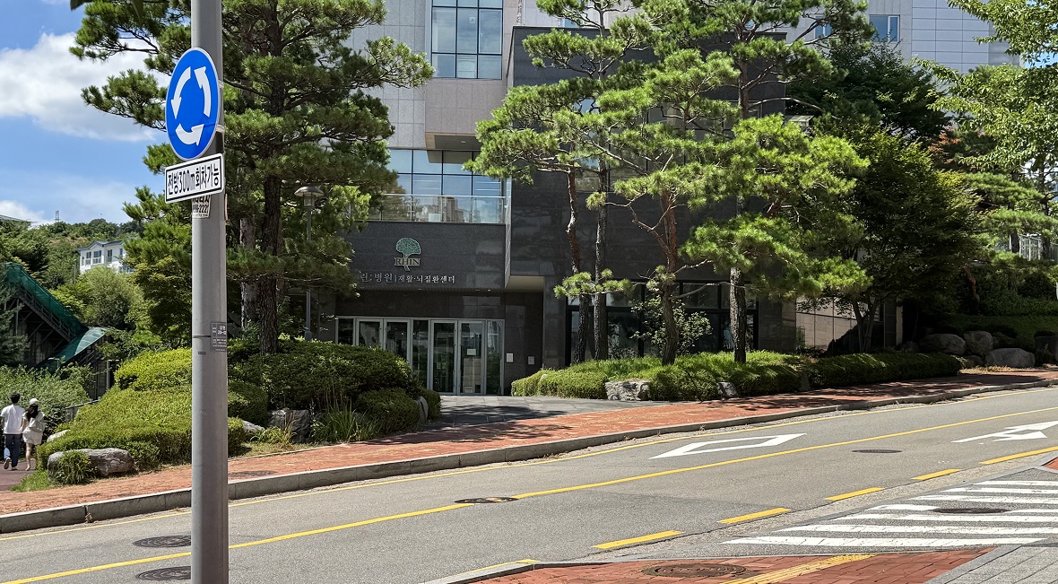 5단계 — 린병원 위로 다시 한번 직진합니다.